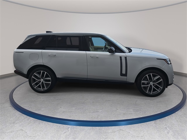 2025 Land Rover Range Rover SE photo 4