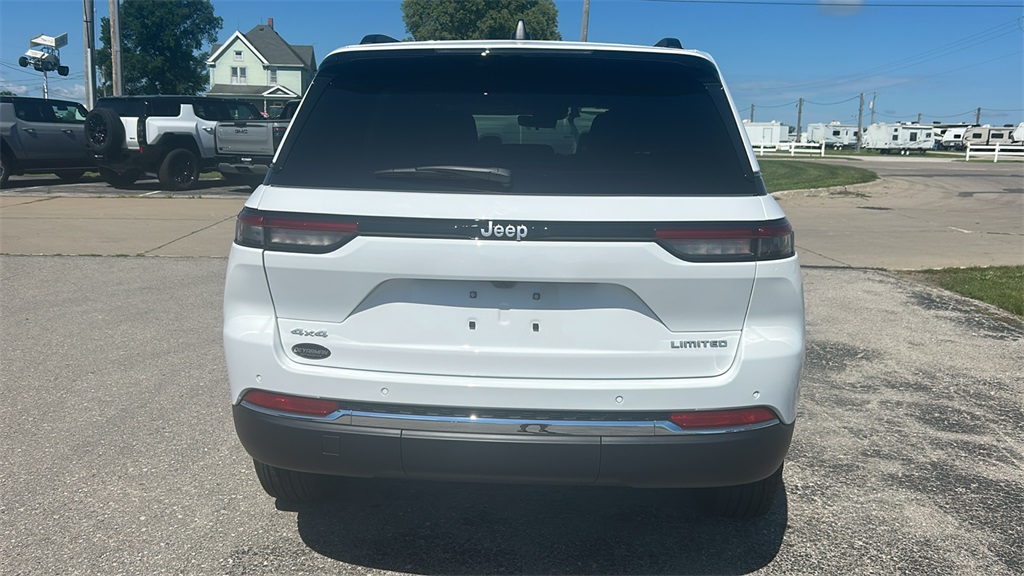 2025 Jeep Grand Cherokee Limited photo 3
