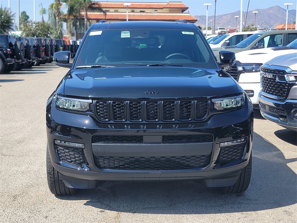 2025 Jeep Grand Cherokee Limited photo 2