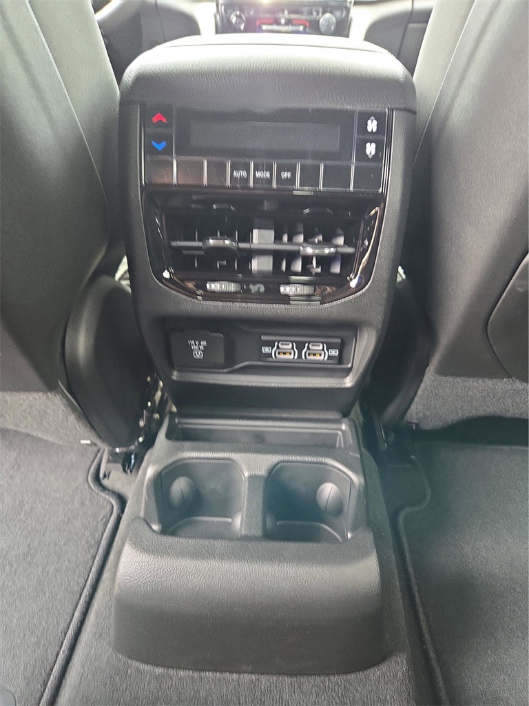 2025 Jeep Grand Cherokee Laredo photo 22