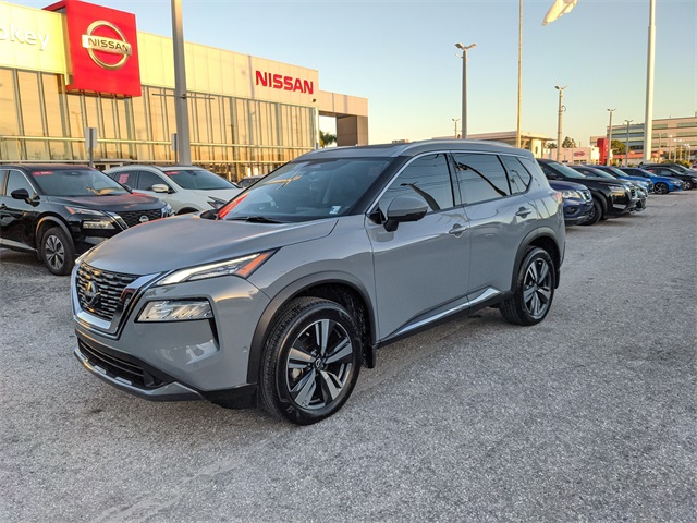 2023 Nissan Rogue SL photo 2