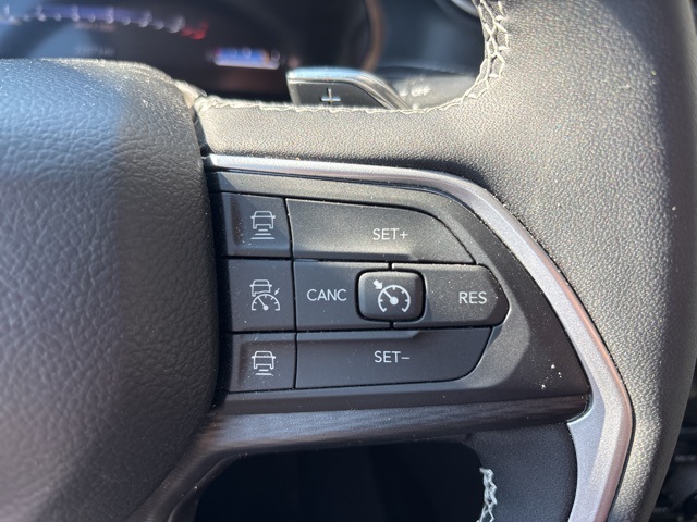 2023 Jeep Grand Cherokee Laredo photo 14
