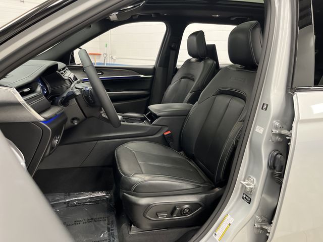 2024 Jeep Grand Cherokee Overland photo 3