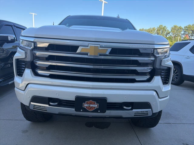 2024 Chevrolet Silverado 1500 High Country photo 3