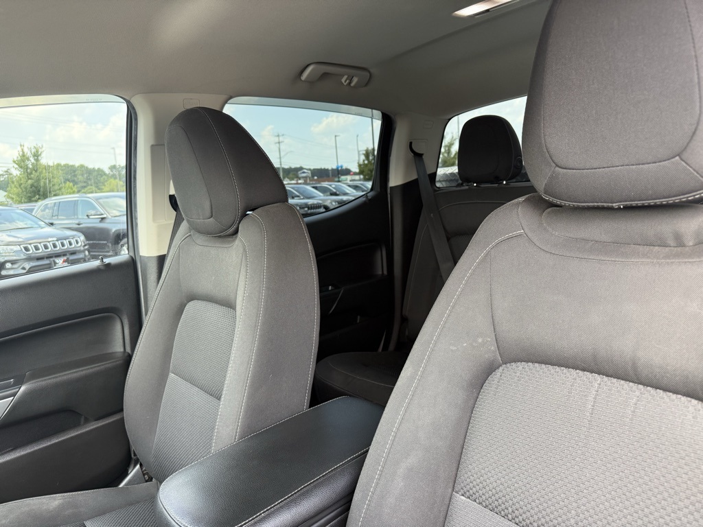 2019 Chevrolet Colorado LT photo 14
