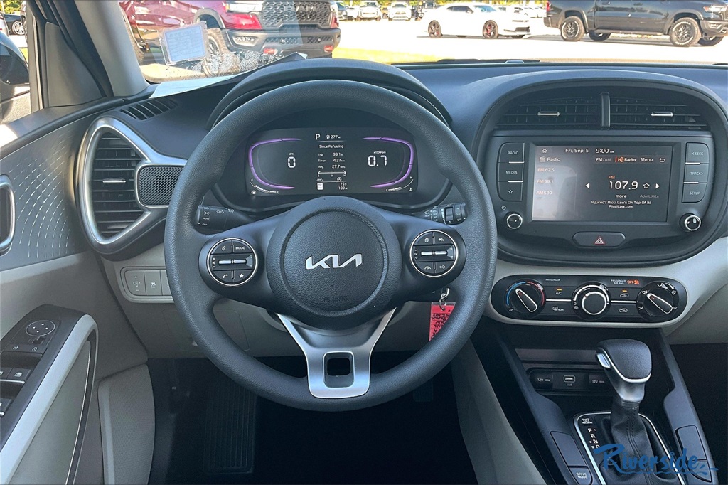 2025 Kia Soul LX photo 8