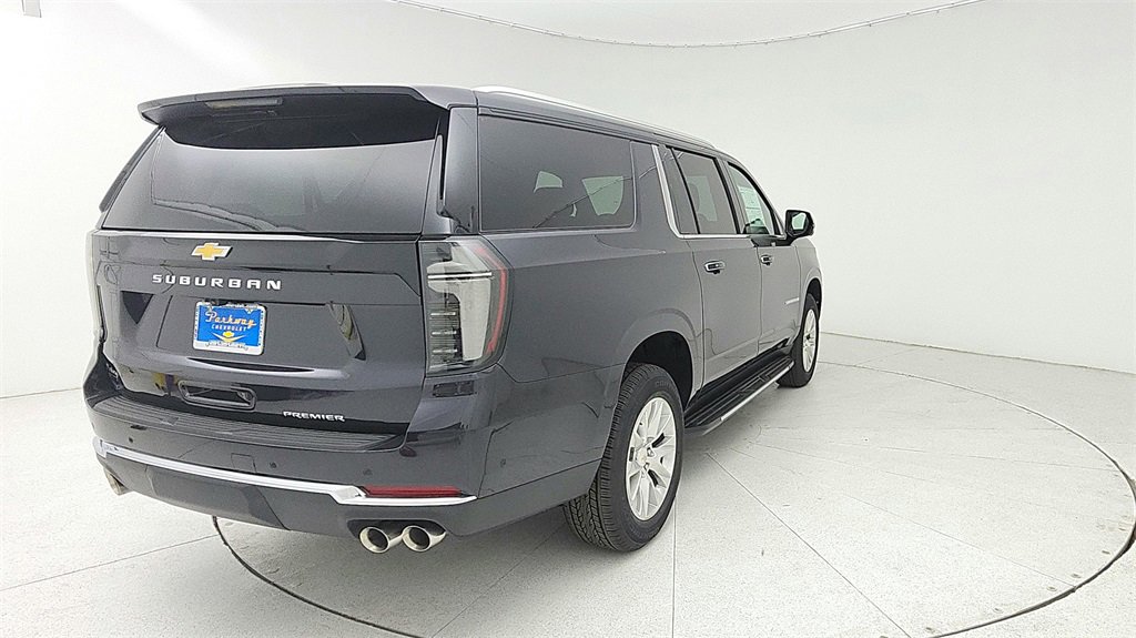 2025 Chevrolet Suburban Premier photo 4