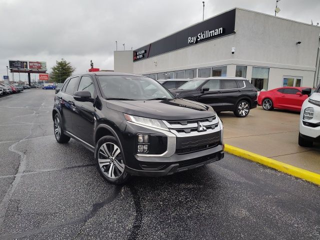 2024 Mitsubishi Outlander Sport SE's photo