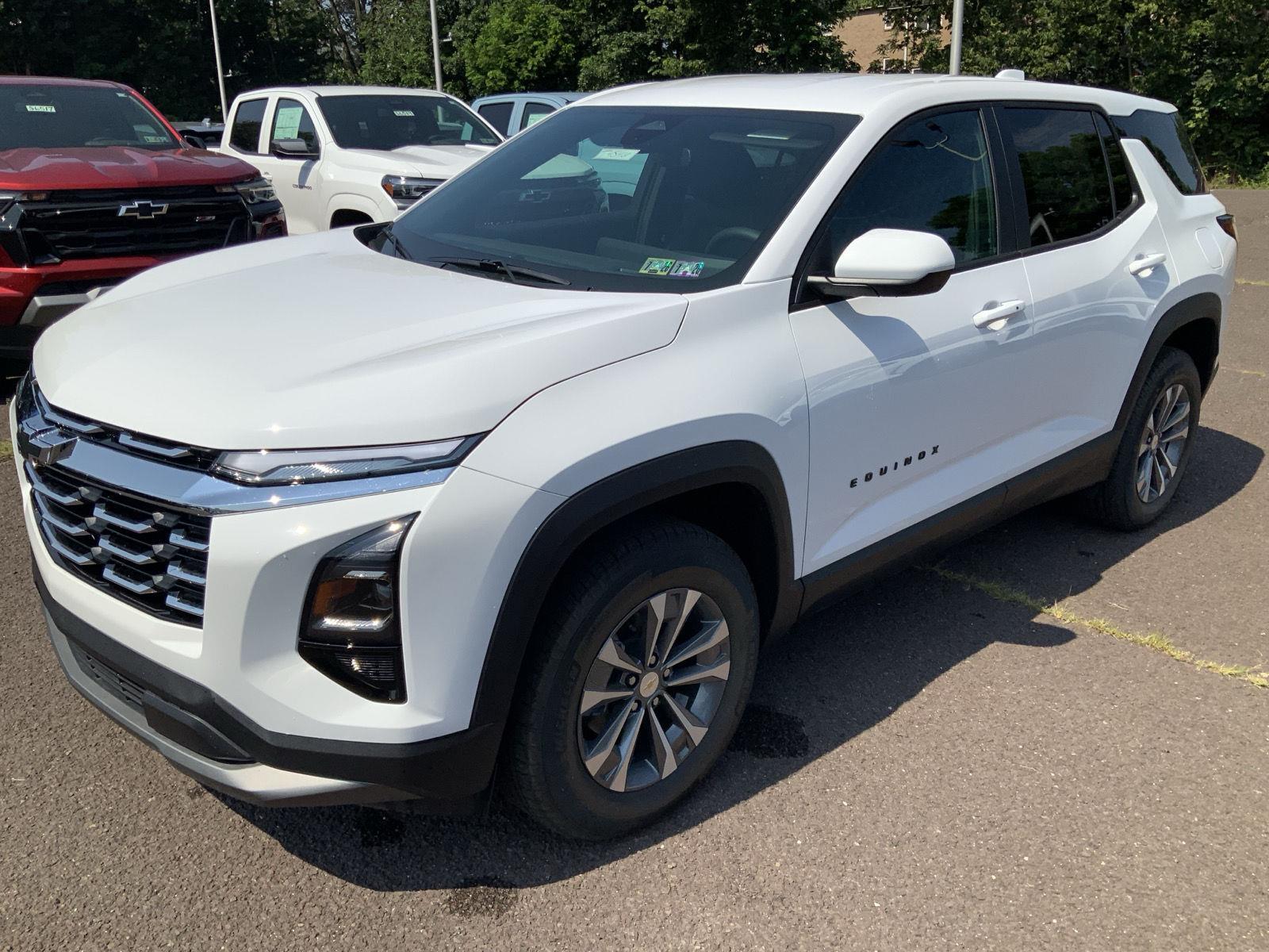 2026 Chevrolet Equinox LT photo 2