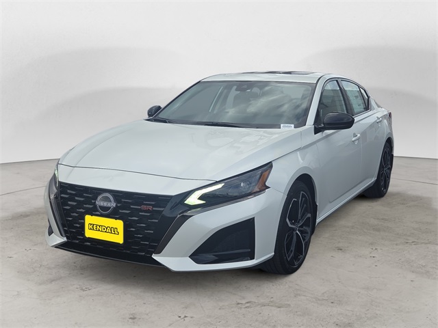 2025 Nissan Altima SR's photo
