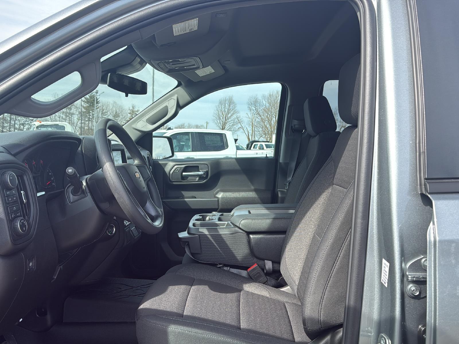 2025 Chevrolet Silverado 1500 Custom photo 9