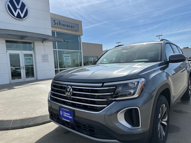 2025 Volkswagen Atlas SE photo 2