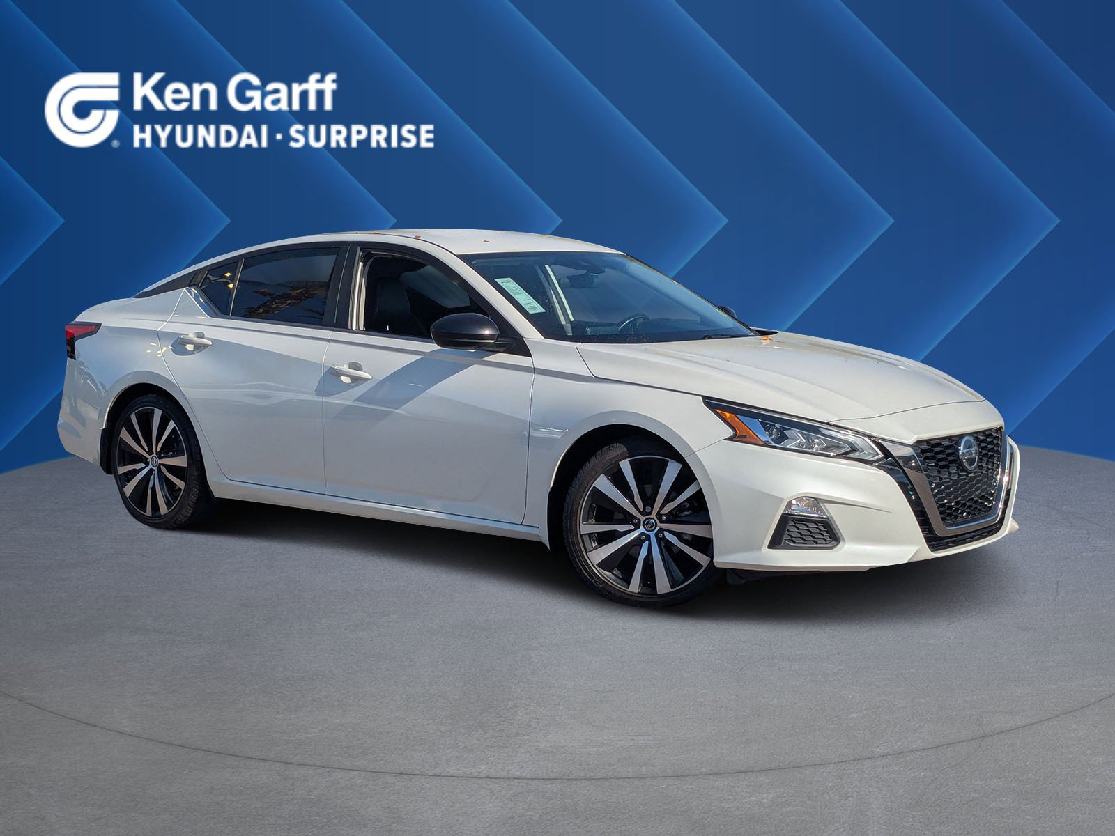 2020 Nissan Altima SR's photo