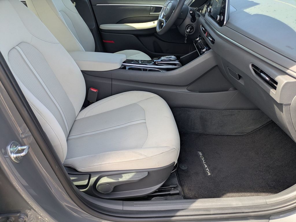 2022 Hyundai Sonata SE photo 24