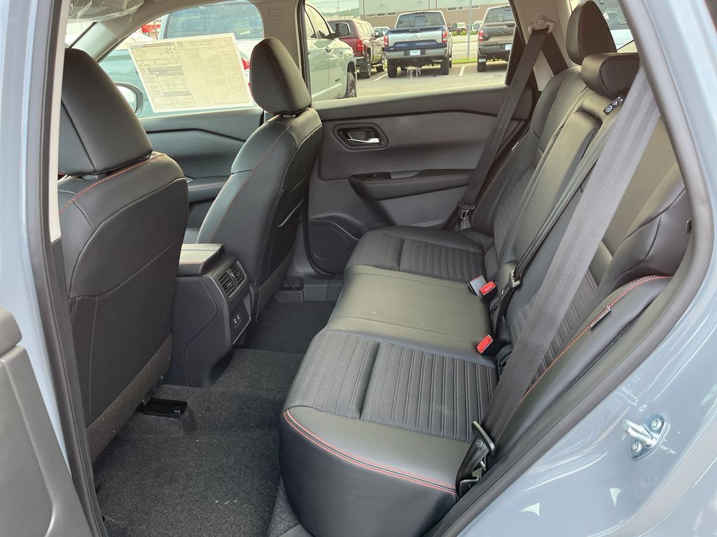 2026 Nissan Rogue SV photo 4