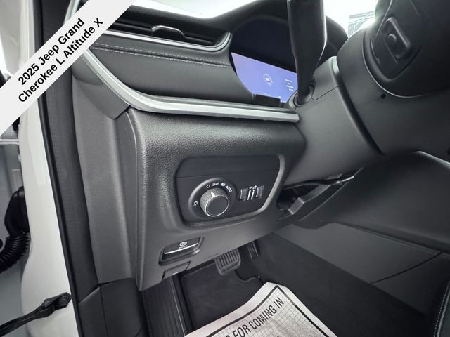 2025 Jeep Grand Cherokee Altitude X photo 31