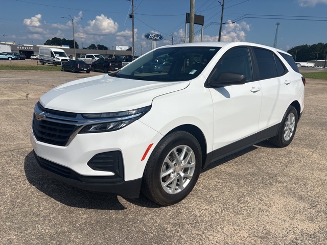 2022 Chevrolet Equinox LS photo 3