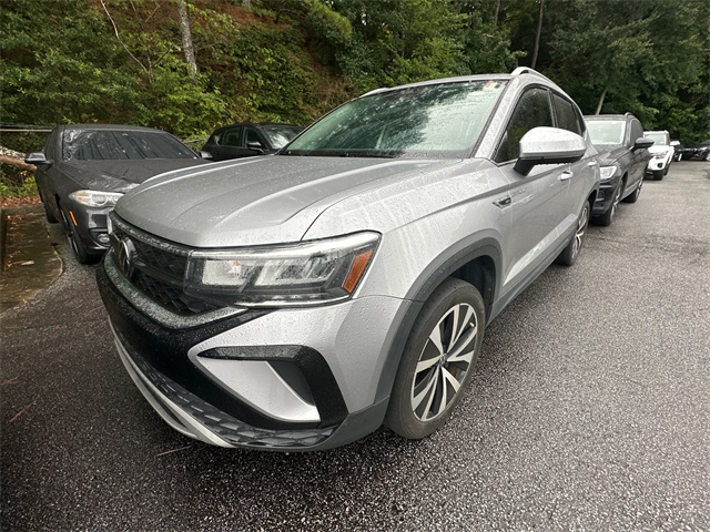 2022 Volkswagen Taos SE photo 2