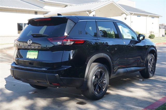 2026 Nissan Rogue SV photo 4