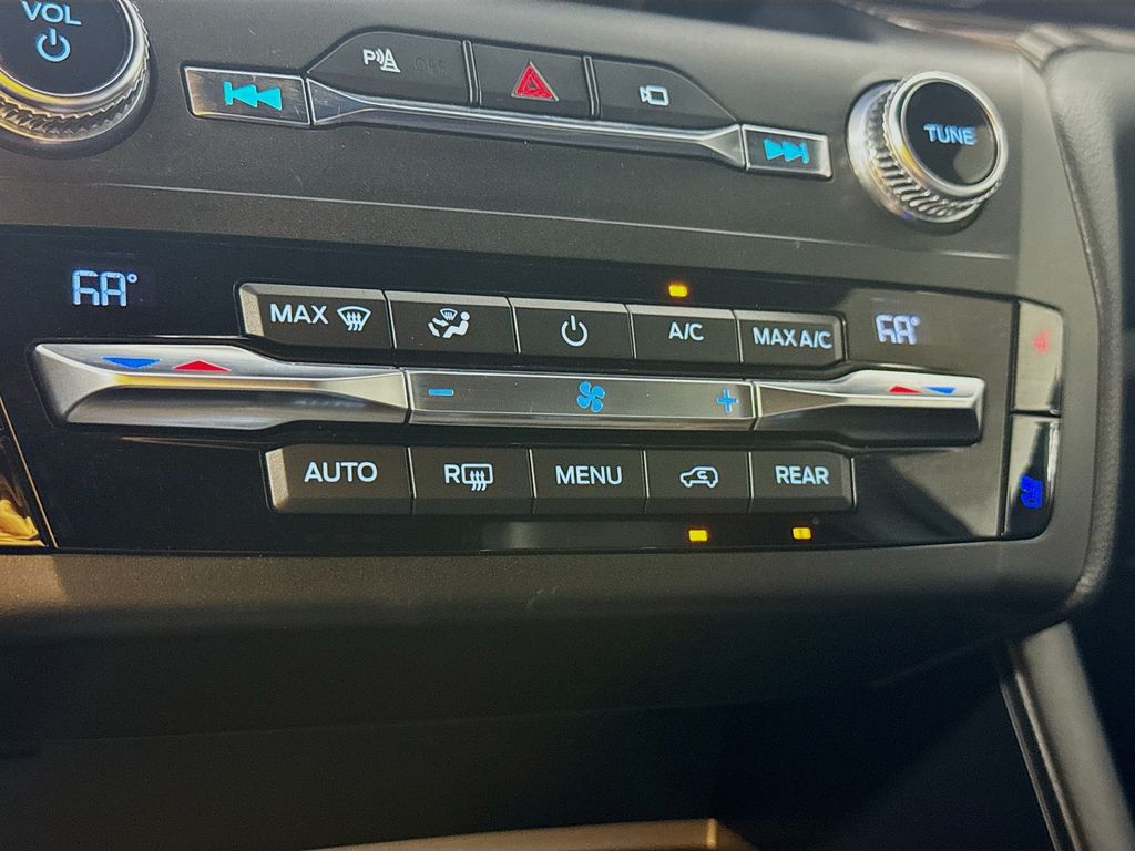 2020 Ford Explorer Limited photo 15