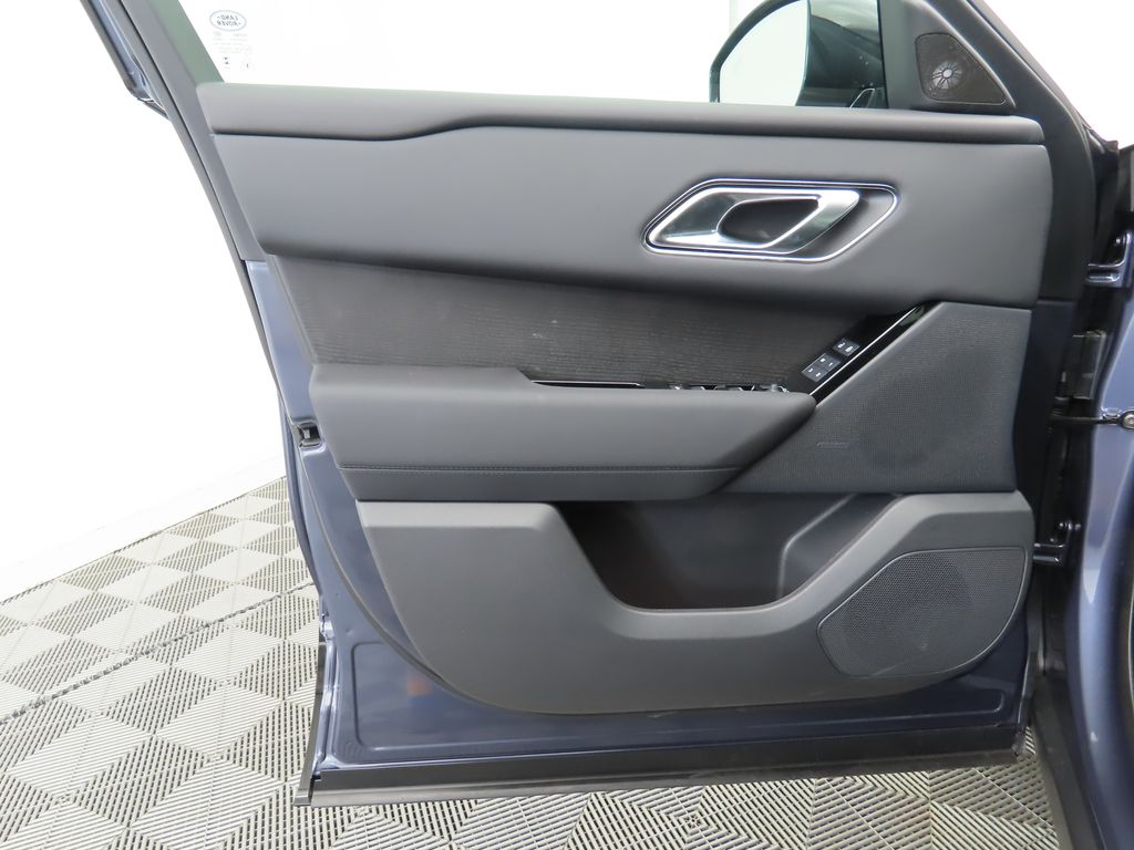 2026 Land Rover Range Rover Velar SE photo 23