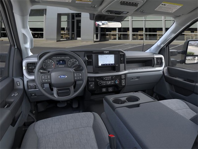 2025 Ford F-450 photo 9