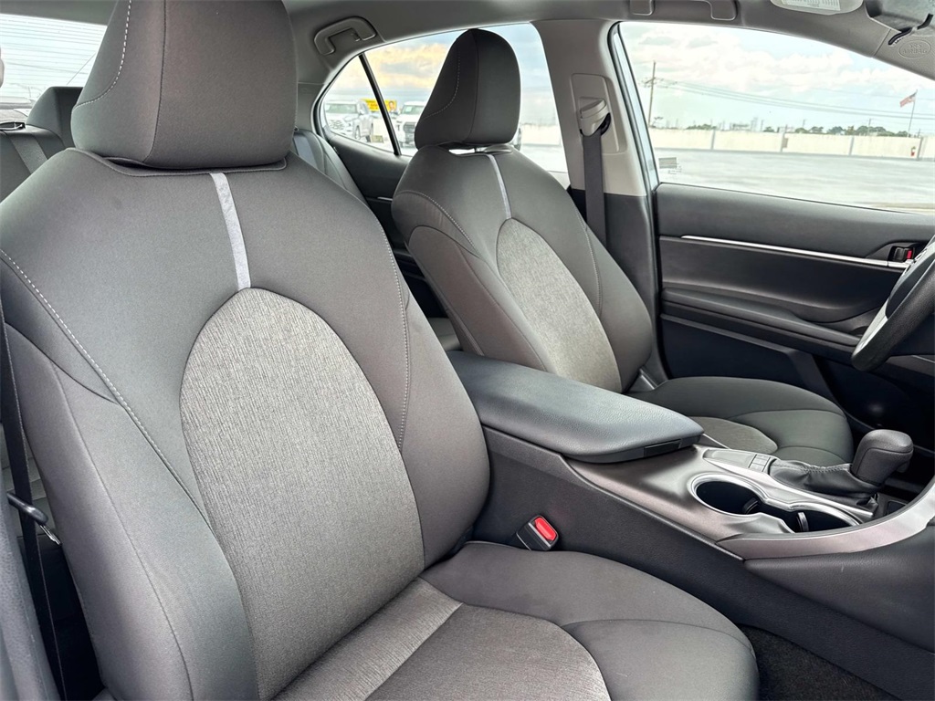 2023 Toyota Camry LE photo 9