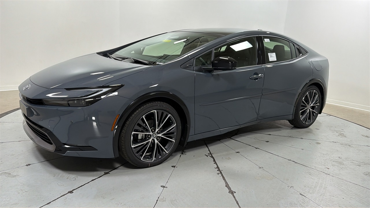 2026 Toyota Prius XLE's photo
