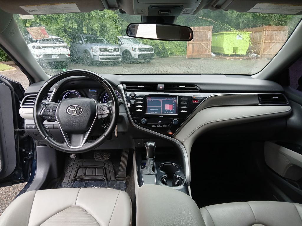 2020 Toyota Camry SE photo 12