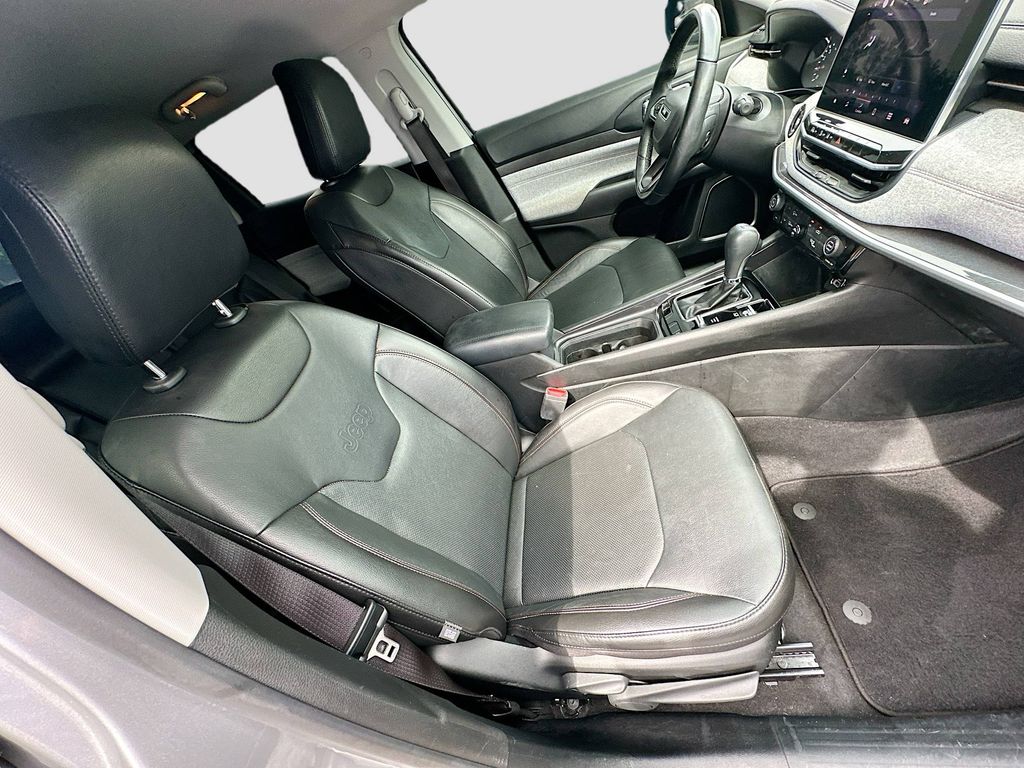 2022 Jeep Compass Latitude Lux photo 12