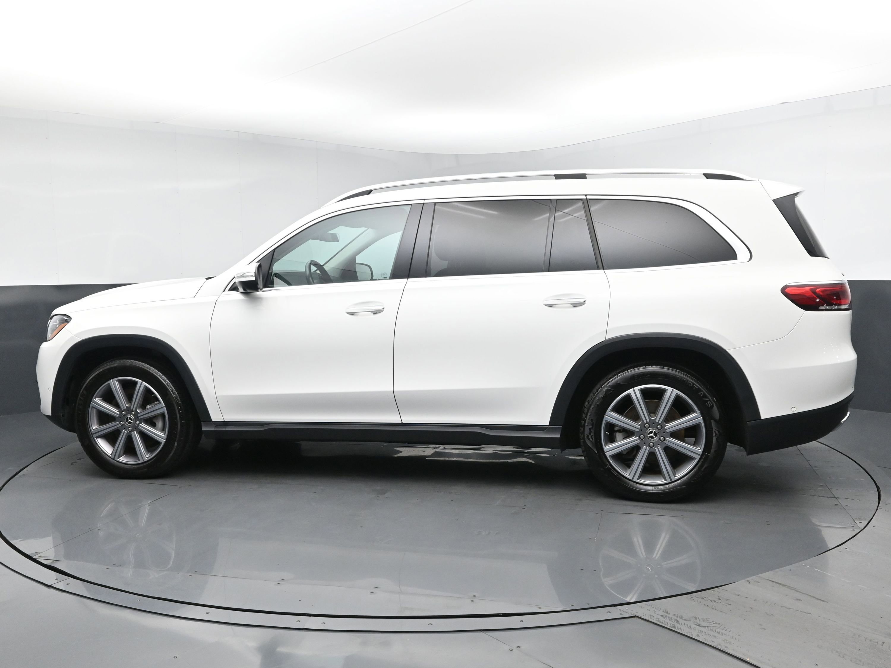 2023 Mercedes Benz GLS 450 4MATIC photo 3