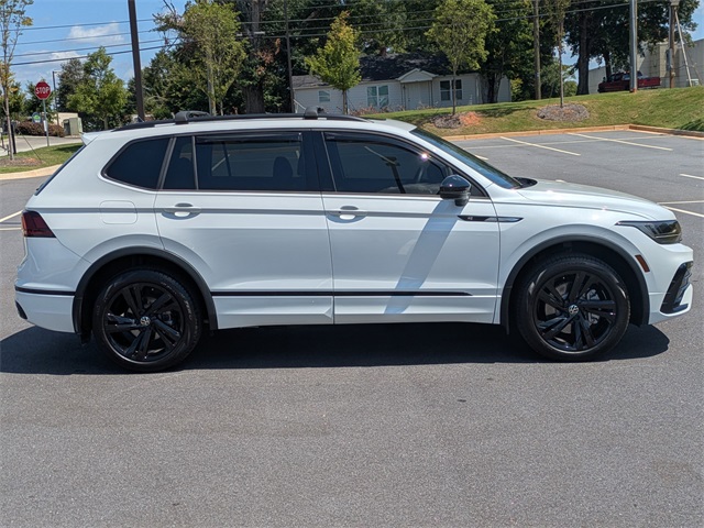 2024 Volkswagen Tiguan SE R-Line Black photo 3