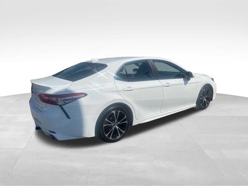 2019 Toyota Camry SE photo 20
