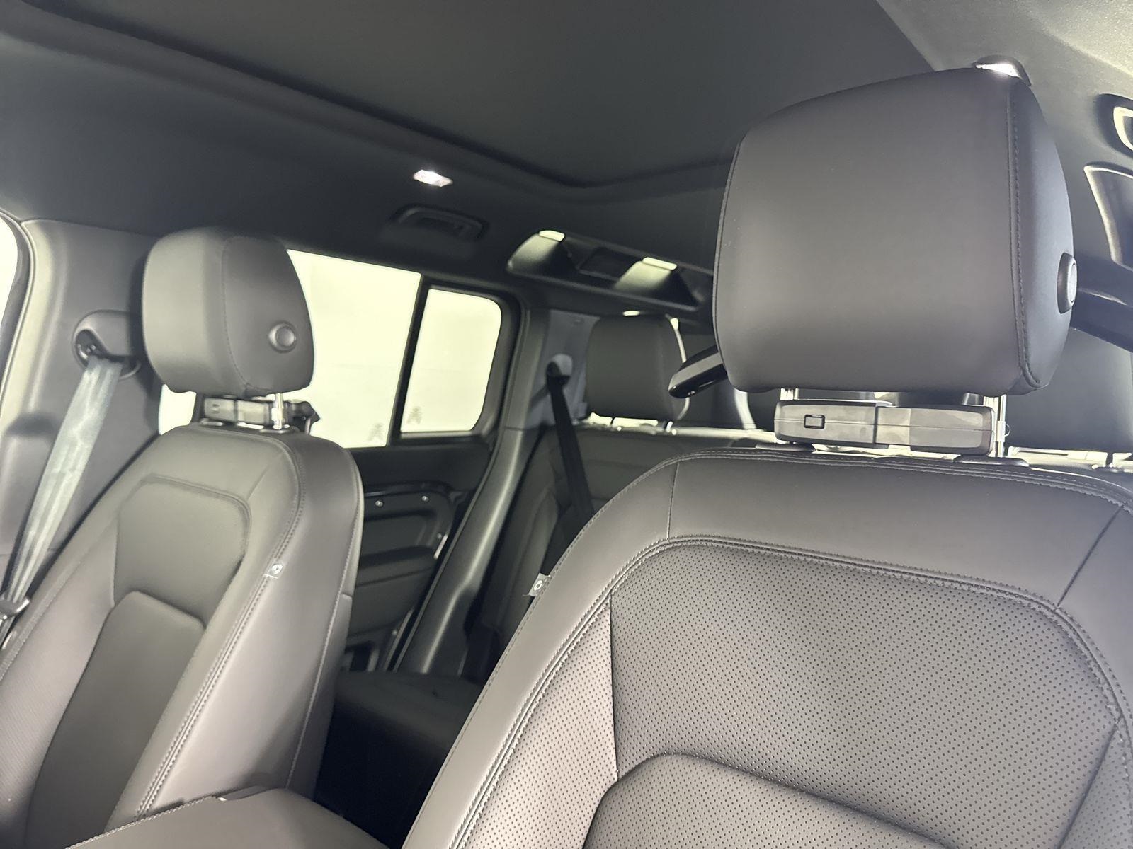 2025 Land Rover Defender 110 S photo 22