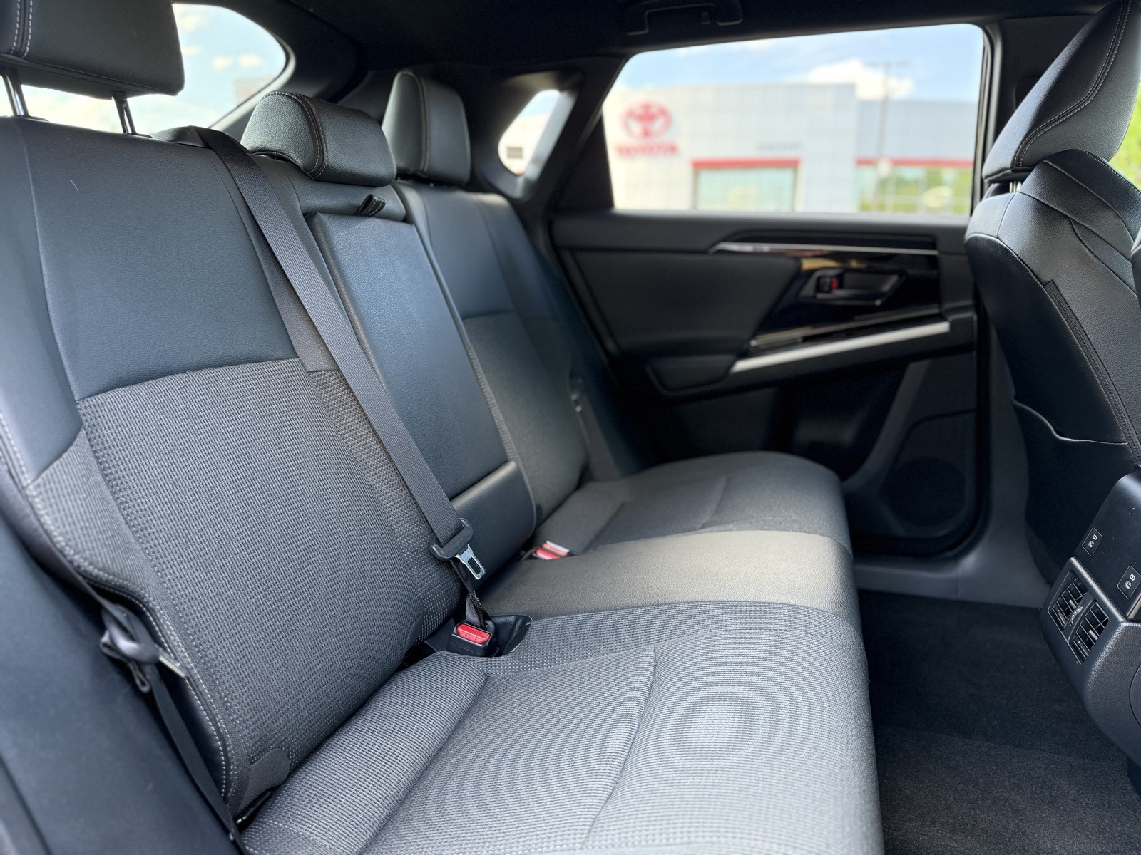 2024 Toyota bZ4X XLE photo 28