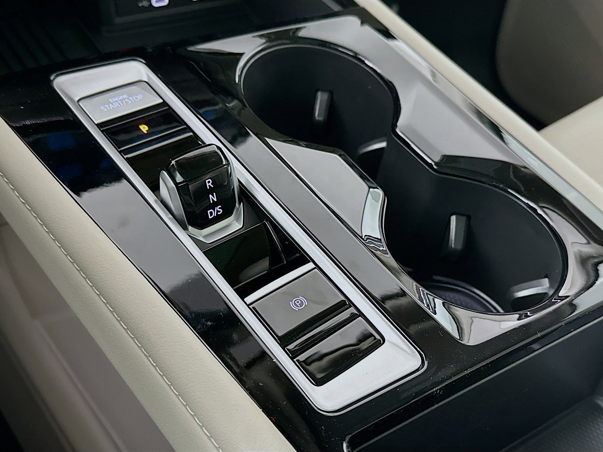 2025 Volkswagen Atlas SEL photo 17
