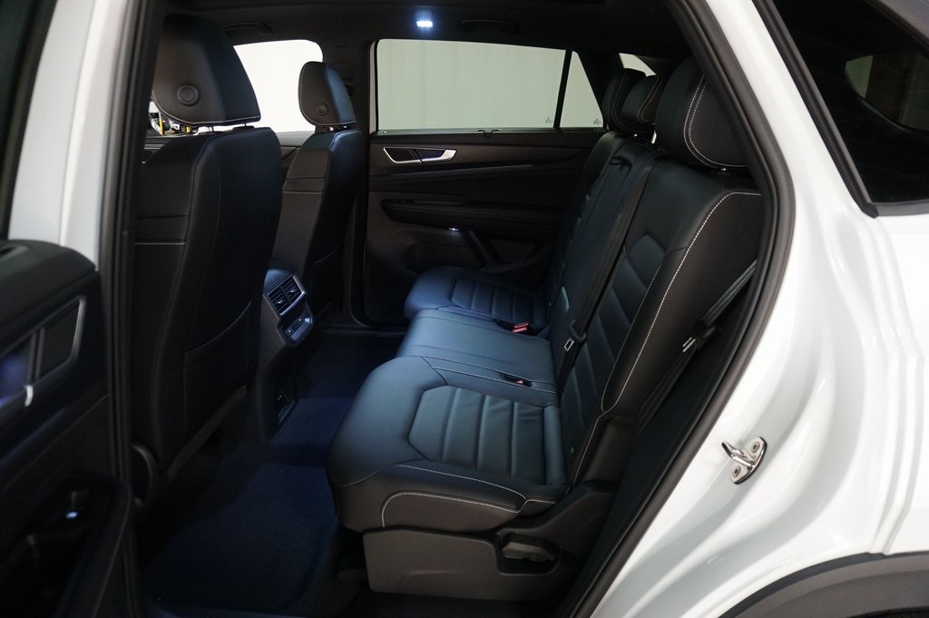 2025 Volkswagen Atlas Cross Sport SEL R-Line photo 10