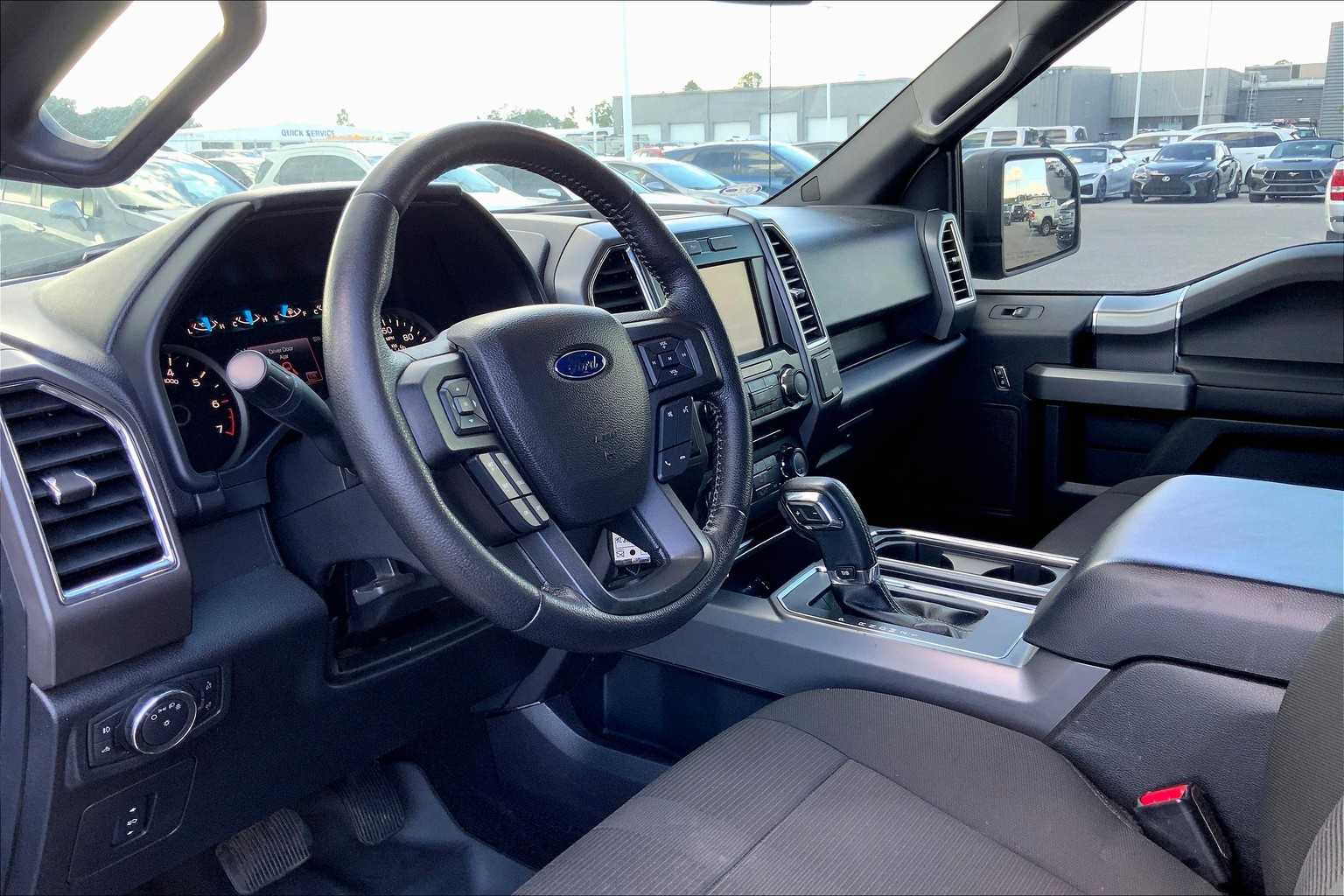 2015 Ford F-150 XLT photo 17