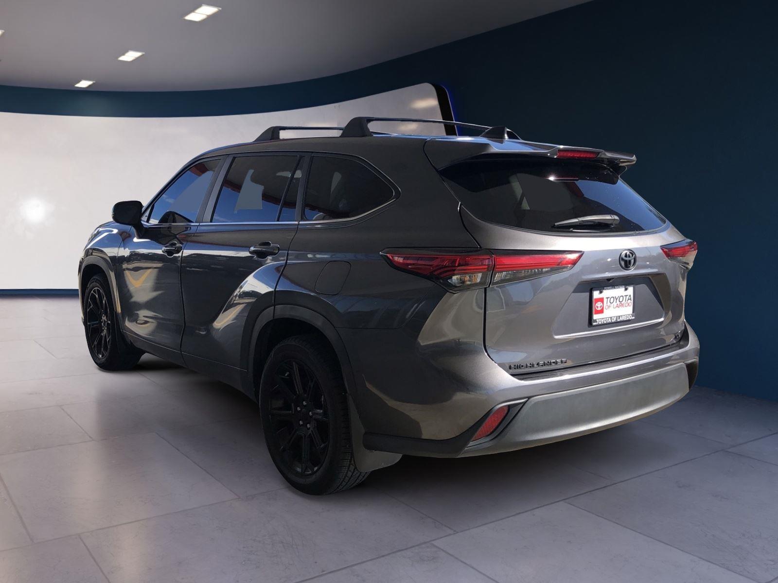 2023 Toyota Highlander LE photo 3