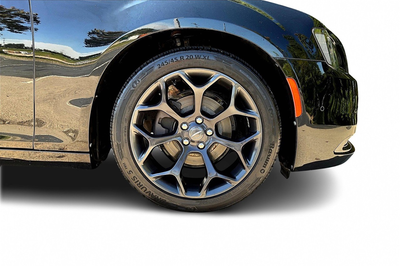 2019 Chrysler 300 S photo 31