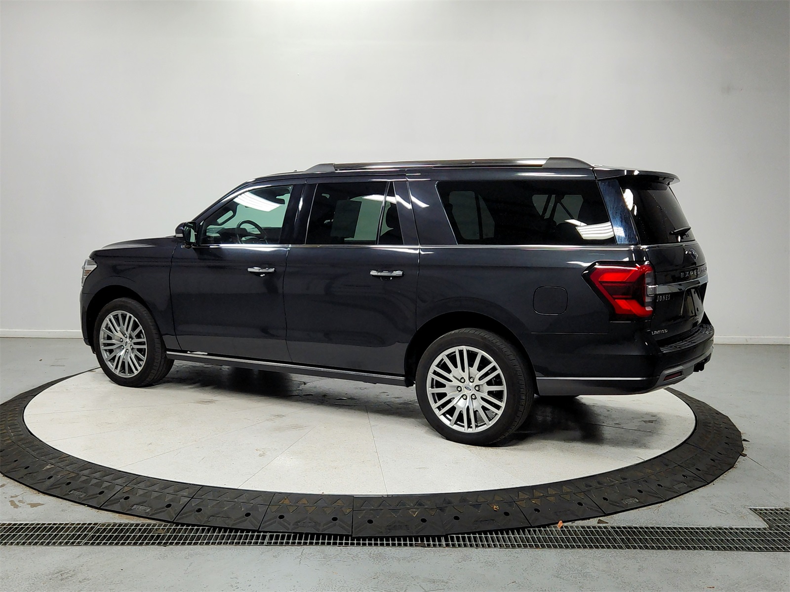 2023 Ford Expedition MAX Limited photo 4