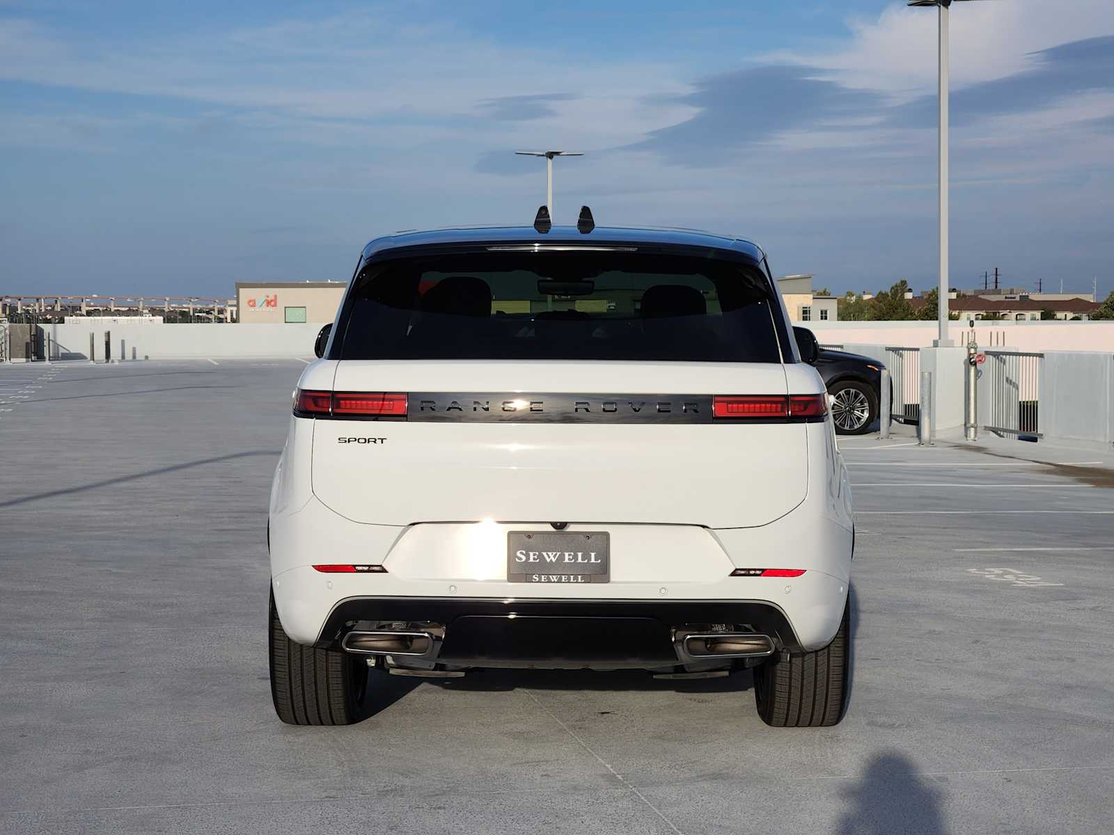2025 Land Rover Range Rover Sport SE photo 3