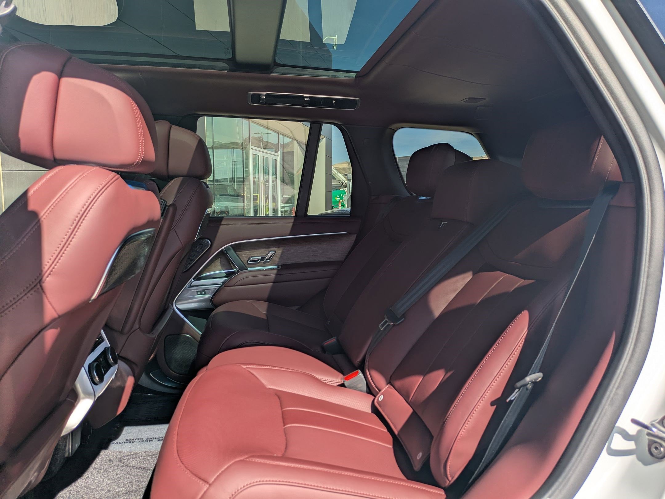 2025 Land Rover Range Rover Autobiography photo 17