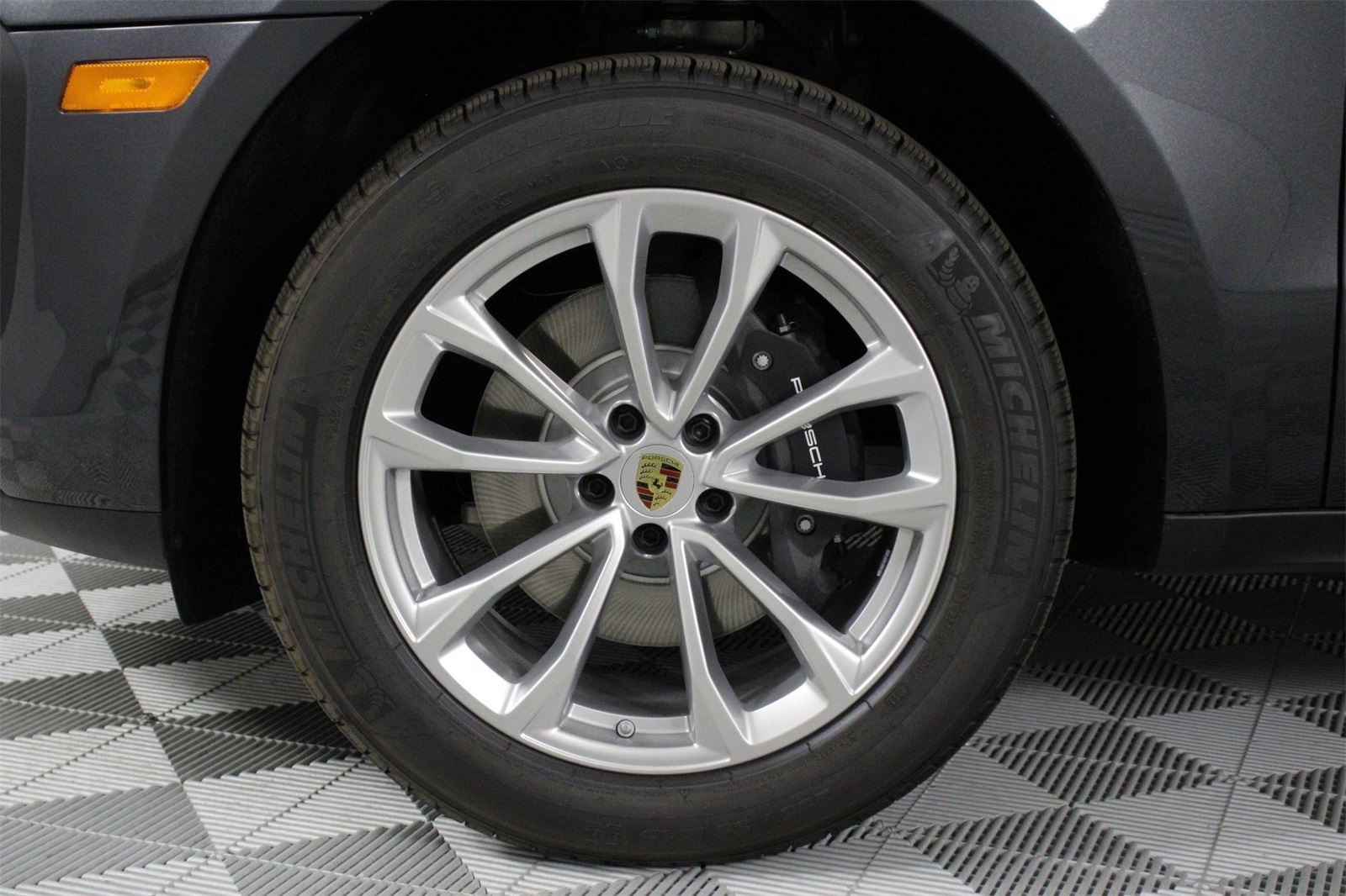 2026 Porsche Macan T photo 16