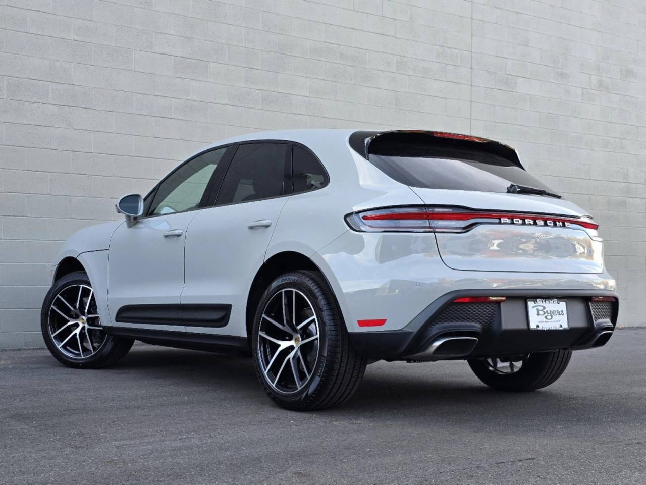 2025 Porsche Macan T photo 4