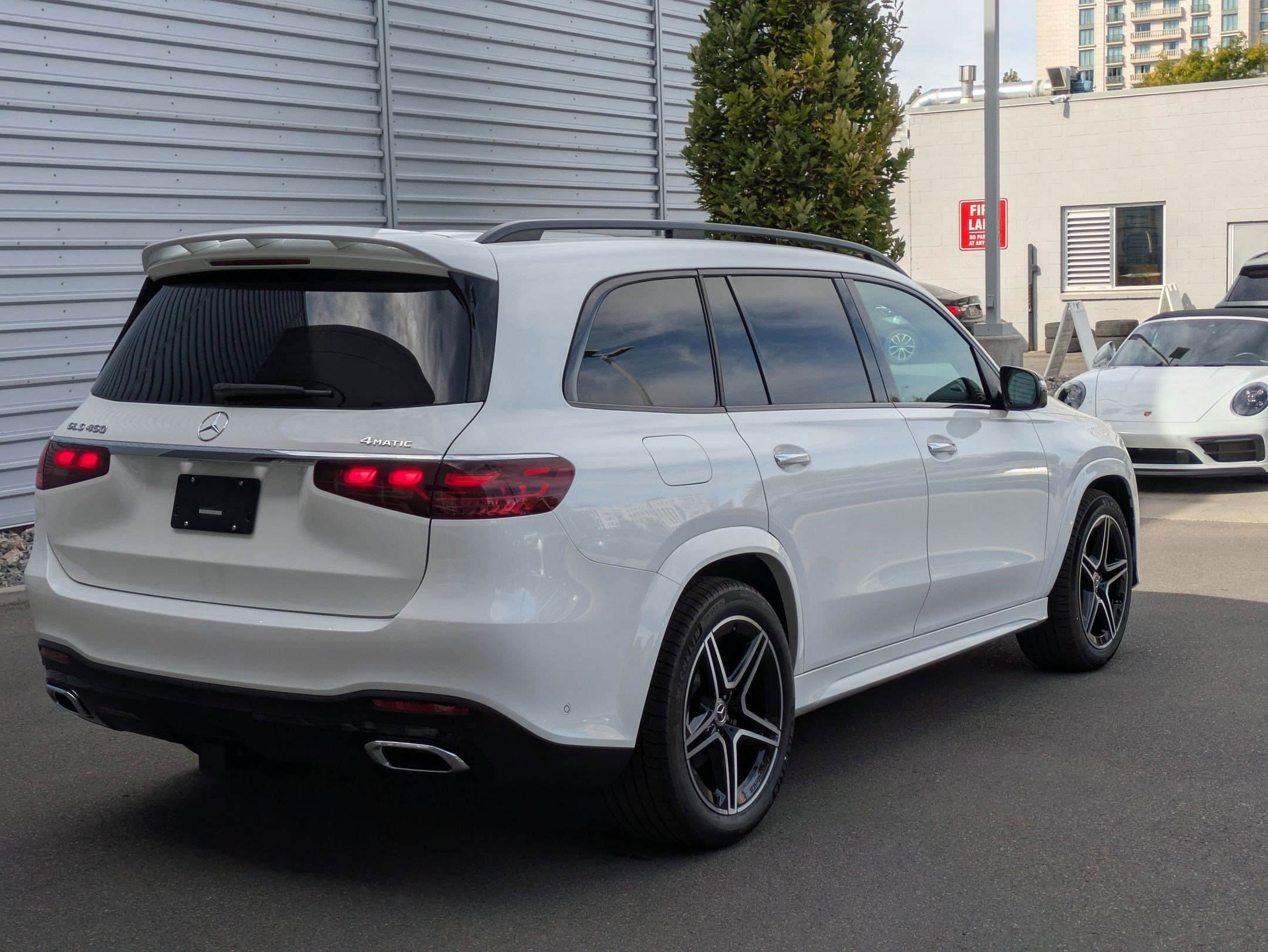 2025 Mercedes Benz GLS 450 4MATIC photo 3