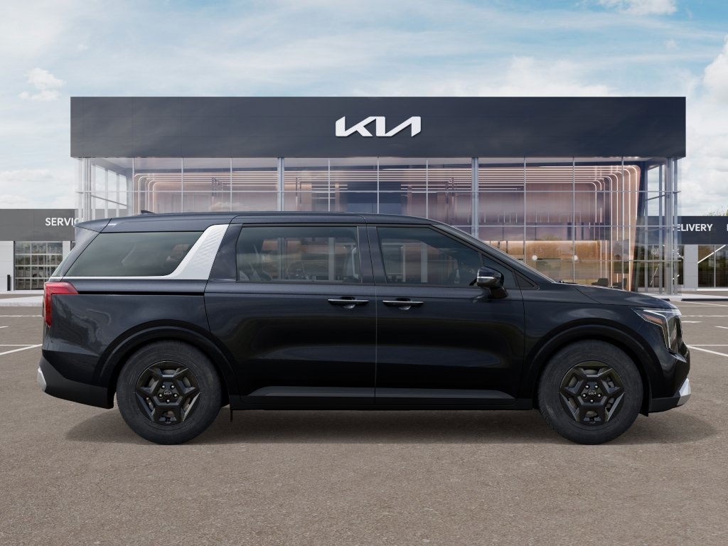 2026 Kia Carnival LXS photo 3
