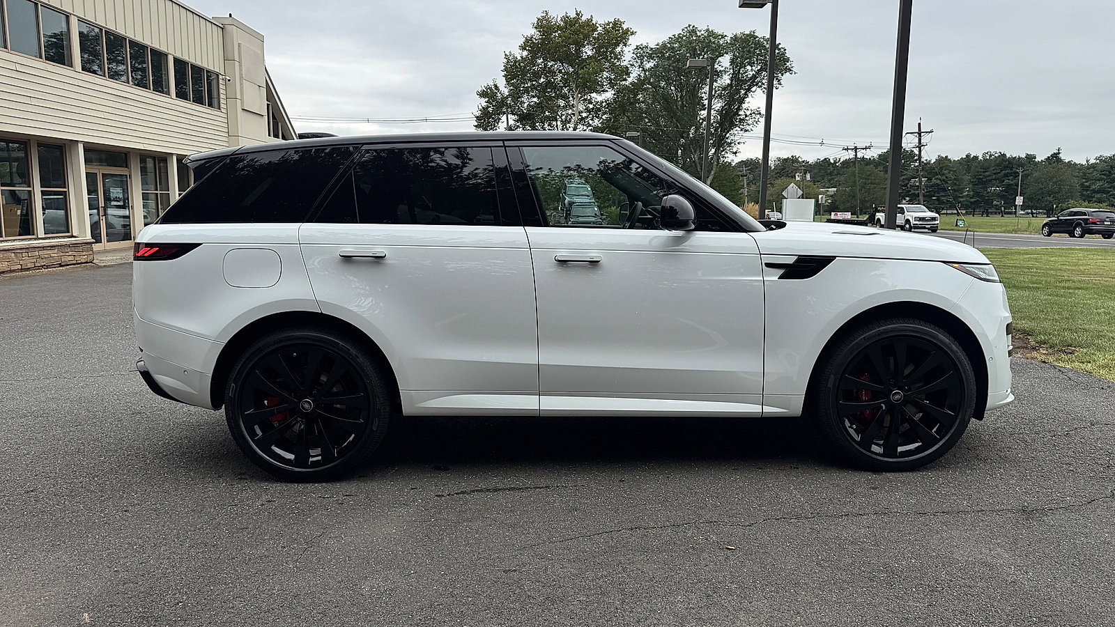 2025 Land Rover Range Rover Sport SE photo 6