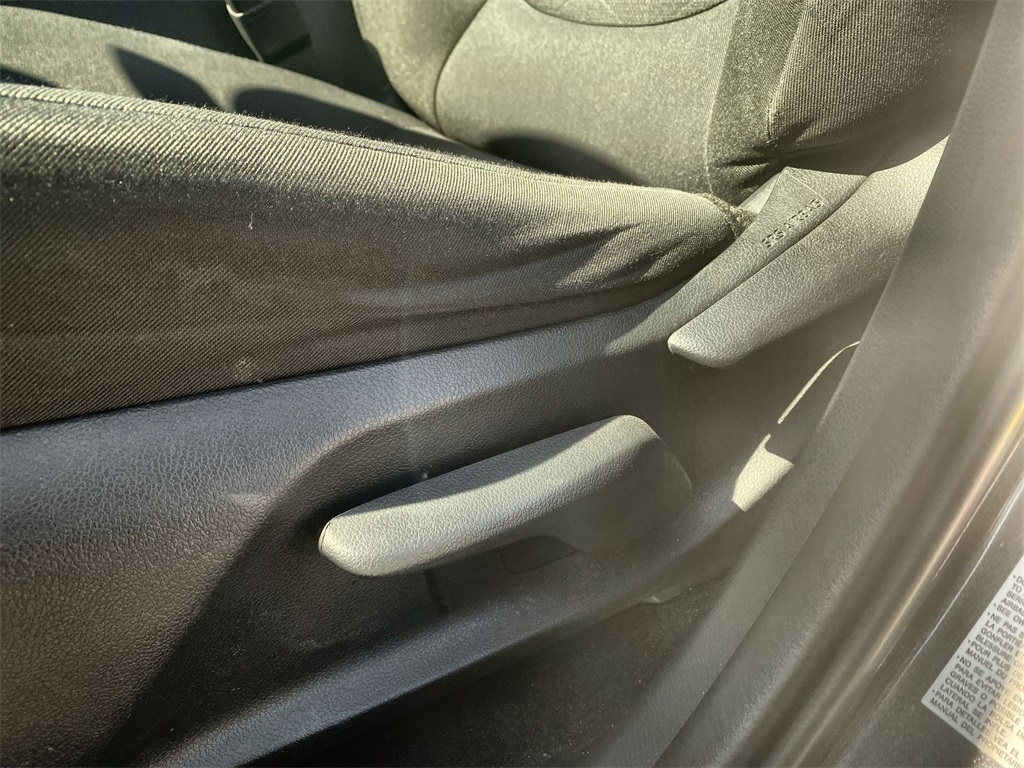 2019 Toyota RAV4 XLE photo 10