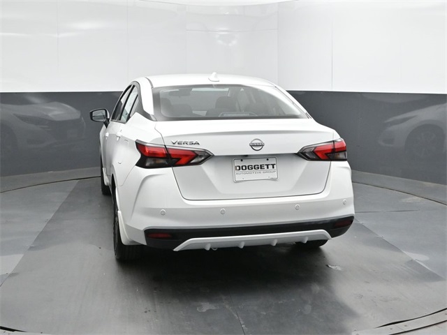 2025 Nissan Versa SV photo 4